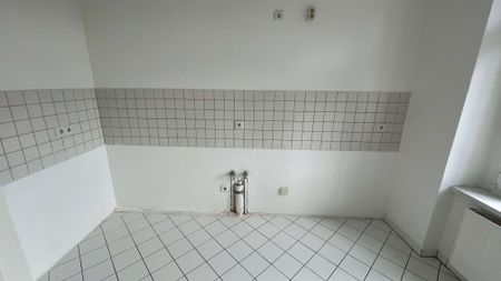 3.OG / großes Wohnzimmer + Balkon / Stellplatz mögl. ! - Photo 2