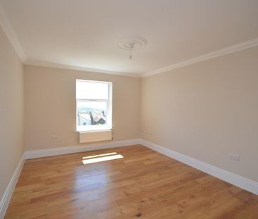 3 bedroom flat to rent - Photo 3