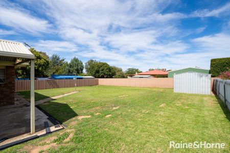 100 Dalman Parkway, Glenfield Park, NSW 2650 - Photo 2