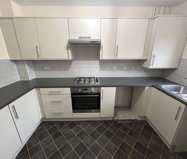 3 bedroom semi-detached house to rent - Photo 6