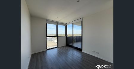 CONVENIENT LIVING IN THE HEART OF SUNSHINE - Photo 4