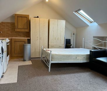 Studio Flat, Fulham Palace Road, W6 - Photo 2