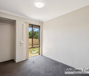 COSY FAMILY HOME IN CONVENIENT LOCATION - Photo 5