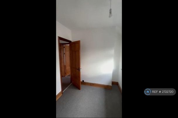 4 bedroom semi-detached house to rent - Photo 1