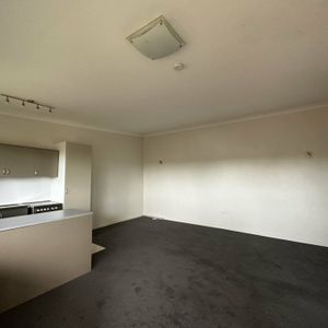 Neat, Tidy and Close to Town! - Photo 3