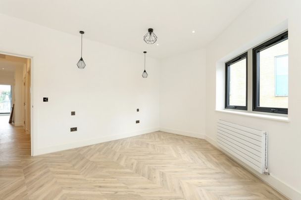 Cardigan Road, Bow, London E3 - Photo 1