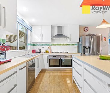 Spacious 4-Bed Family Home with Triple Garage in Peaceful Riverstone - Photo 6