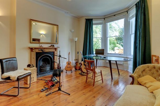 6 BED Detached house To rent - Photo 1