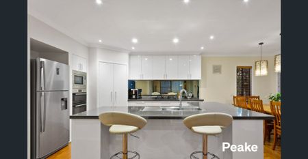 Grand Family Home - Photo 2