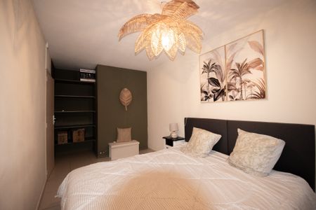 Location Appartement 4 pièces 70m² ST DENIS 97400 - Photo 2