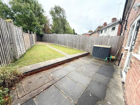3 bedroom end of terrace house to rent - Photo 2