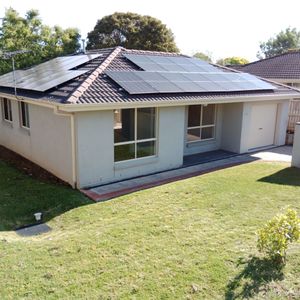 Private 3 bedroom home - Photo 2