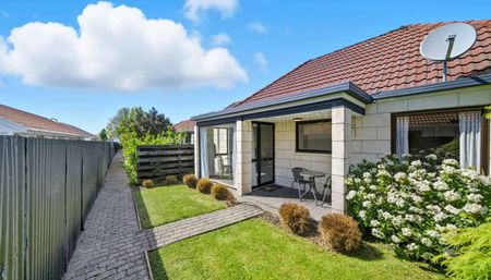 Quiet 2 bedroom unit house - Photo 5