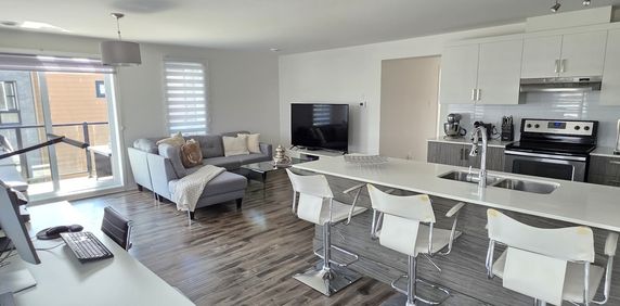 Appartement 4 1/2, Beau, Bon Pas Cher - Photo 2