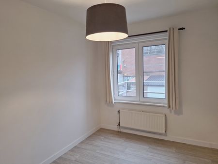 3-slaapkamerappartement met terras en garage op de 1ste verdieping. - Photo 4