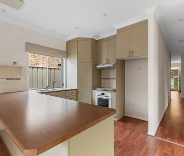 “Low-Maintenance Living in Prime Location - 3 Bedroom Courtyard Home” - Photo 6