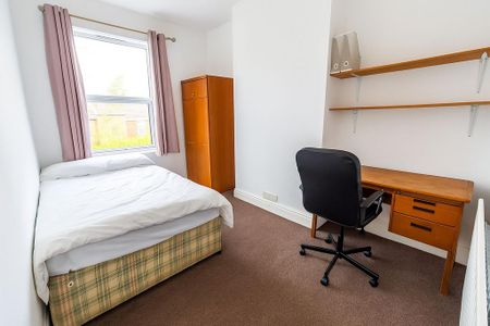 4 bedroom terraced house to rent - Photo 3