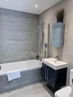 2 bedroom coach house to rent - Photo 1