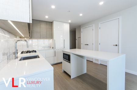 Condo in Burnaby, BC - Photo 4