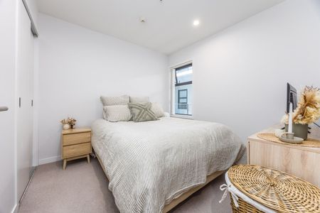 Located in the beautiful Mt Eden, this one bedroom apartment is finished to a high standard and available to be your new home! - Photo 4