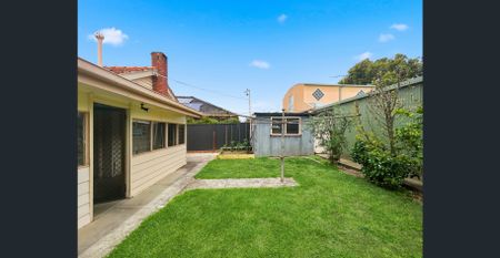 Charming and Well-presented home - Photo 4