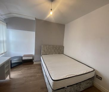 3 bedroom flat to rent - Photo 2