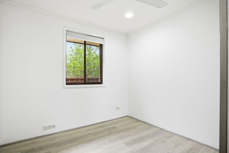 THREE BEDROOM FAMILY HOME - Photo 4