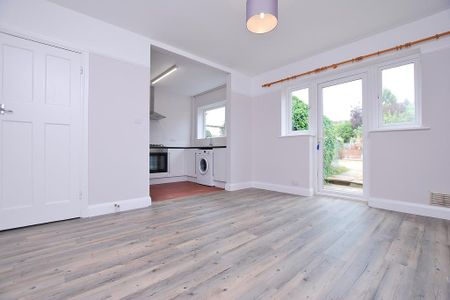 3 bedroom semi-detached house to rent - Photo 2