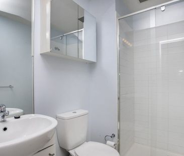 407/62 Altona Street, Kensington VIC 3031 - Photo 4