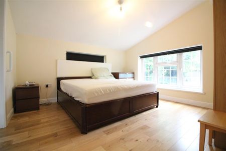 Chertsey Bridge Road, Chertsey - Photo 3