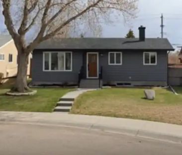 Large, 3 Bedroom Home (Main Floor) | Calgary - Photo 1