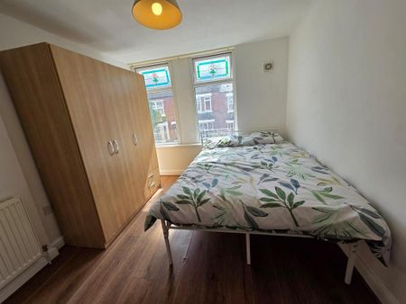 1 bedroom in a house share to rent - Photo 2