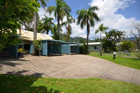 Large 1 Bedroom Townhouse with white goods - Photo 2