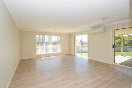 Modern Family Home in a Quiet Cul-De-Sac - Photo 4