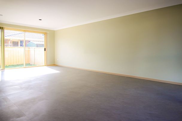 3 BEDROOM TOWNHOUSE - Photo 1