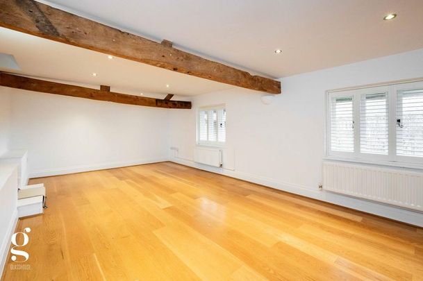 4 bedroom barn conversion to rent - Photo 1