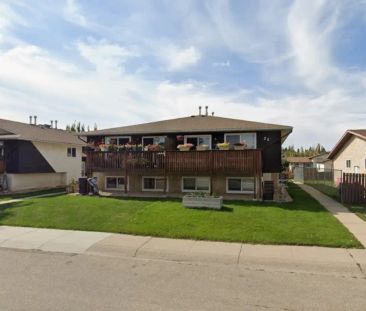 28 Cameron Crescent — D - Photo 1