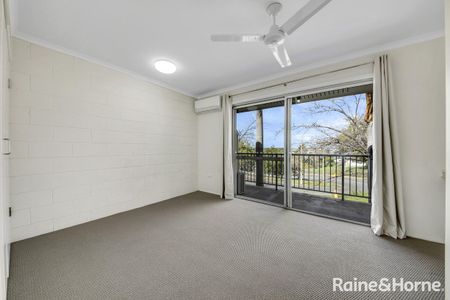 COSY TWO BEDROOM UNIT CENTRAL TO GLADSTONE! - Photo 3