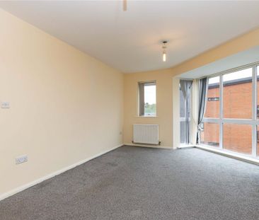 Crownford Avenue, Stoke-on-Trent, Staffordshire, ST1 - Photo 2
