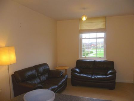 2 bedroom Flat To Let - Photo 2