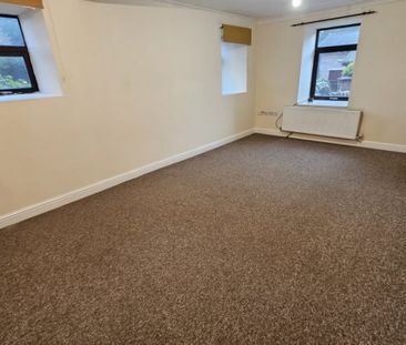 2 bed Apartment - To Let - Photo 6