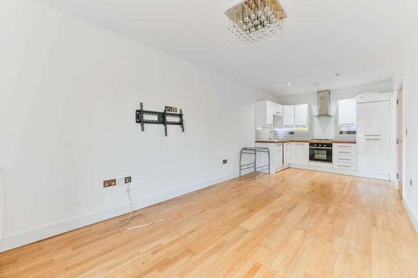 Woodside Green, South Norwood, SE25 - Photo 1