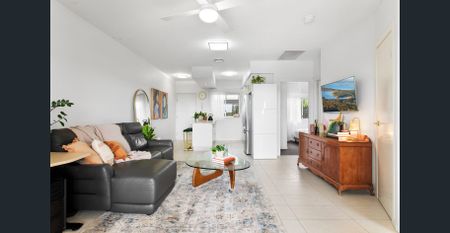 Modern 2 Bedroom Apartment with City Views – Perfectly Located - Photo 5