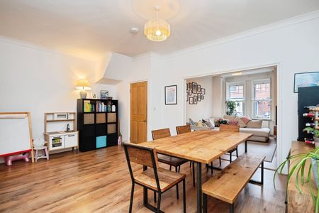 4 Bed Terraced House, Ridgdale Street, E3 - Photo 4