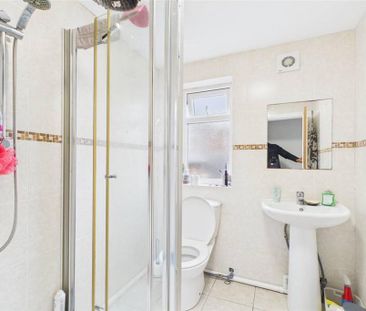 8 bedroom property to rent - Photo 2