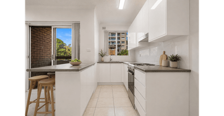 Updated Apartment with Lock-Up Garage in a Prime Liverpool CBD Location - Photo 4