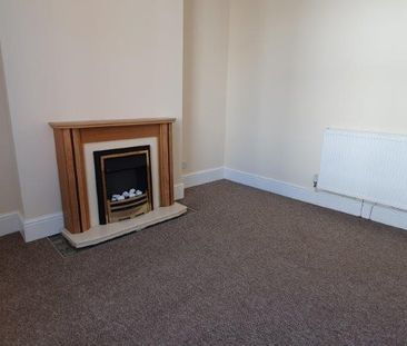 3 bedroom end of terrace house to rent - Photo 2