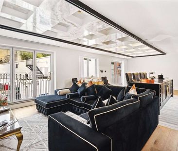 A completely renovated and remodelled three bedroom house in the heart of Knightsbridge. - Photo 4