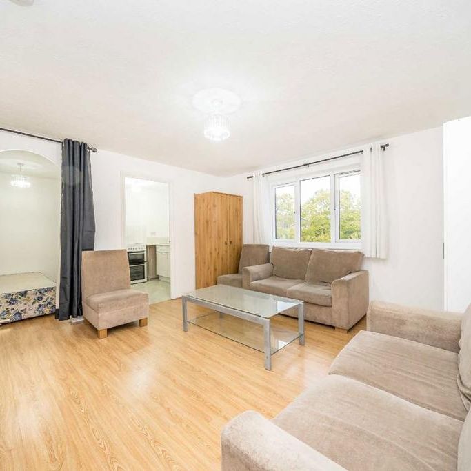 Studio to rent - Photo 1