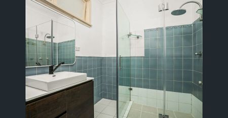 Convenient 3 Bedroom Family Home - Photo 4